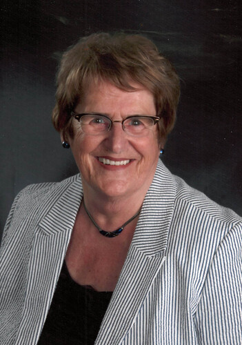 Medium luana theriault