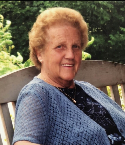 Medium geraldine doucet