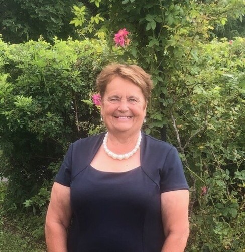 Medium yvonne doucet